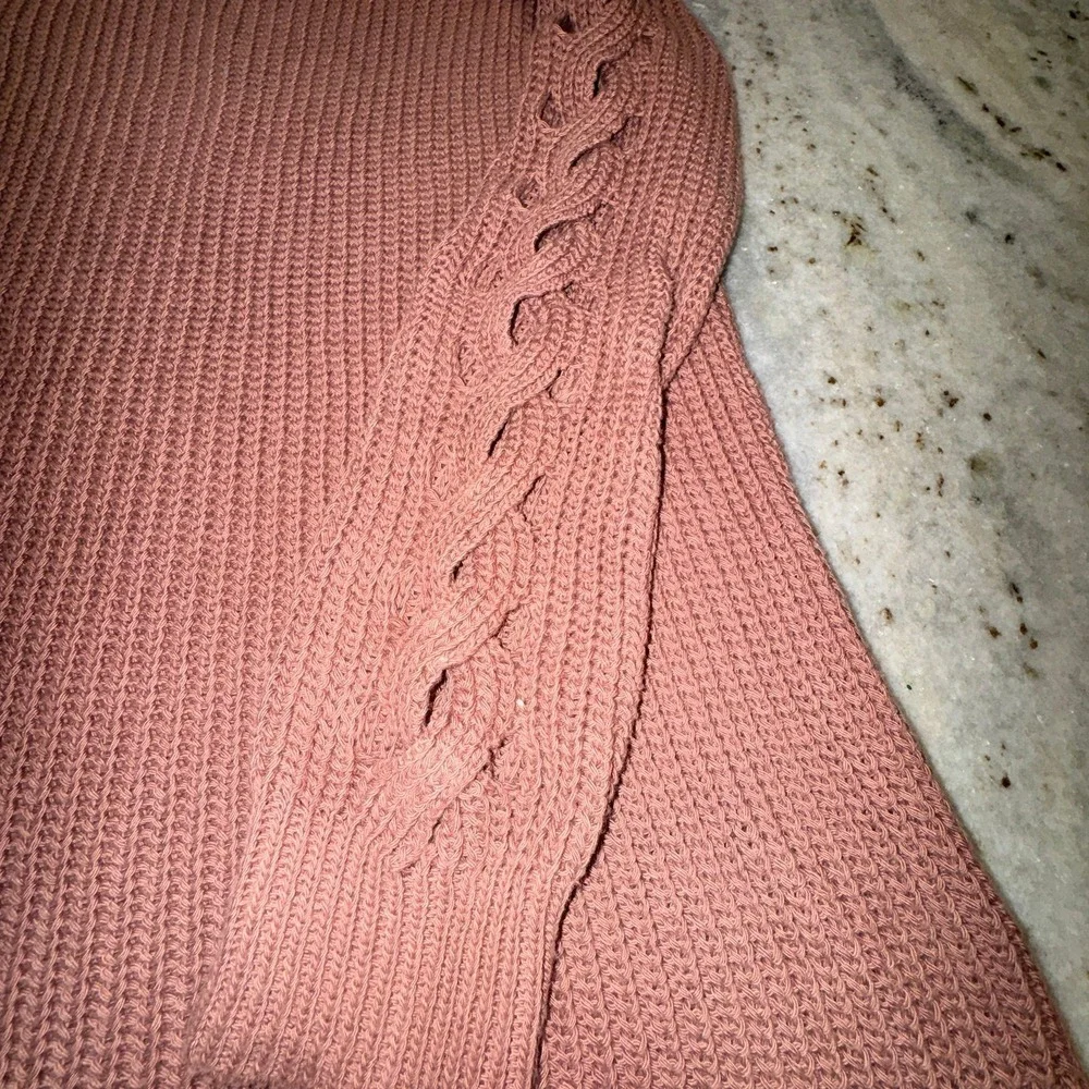 Altar'd State Women's Large Cable Knit Sweater Coral Pink Cold Shoulder - Picture 2 of 6